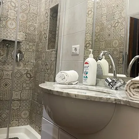 Apartment Via Roma 100 *
